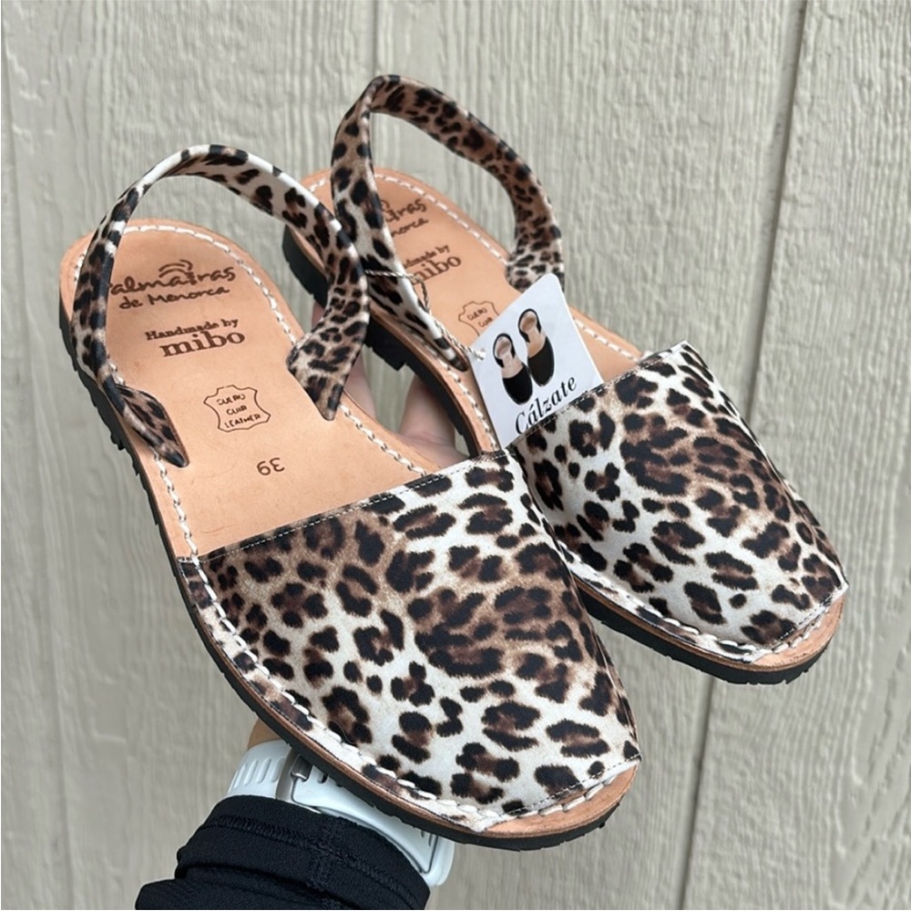 NWT Avarca Classic Nubuck flat avarcas animal print sandals size EU (8.5). 39